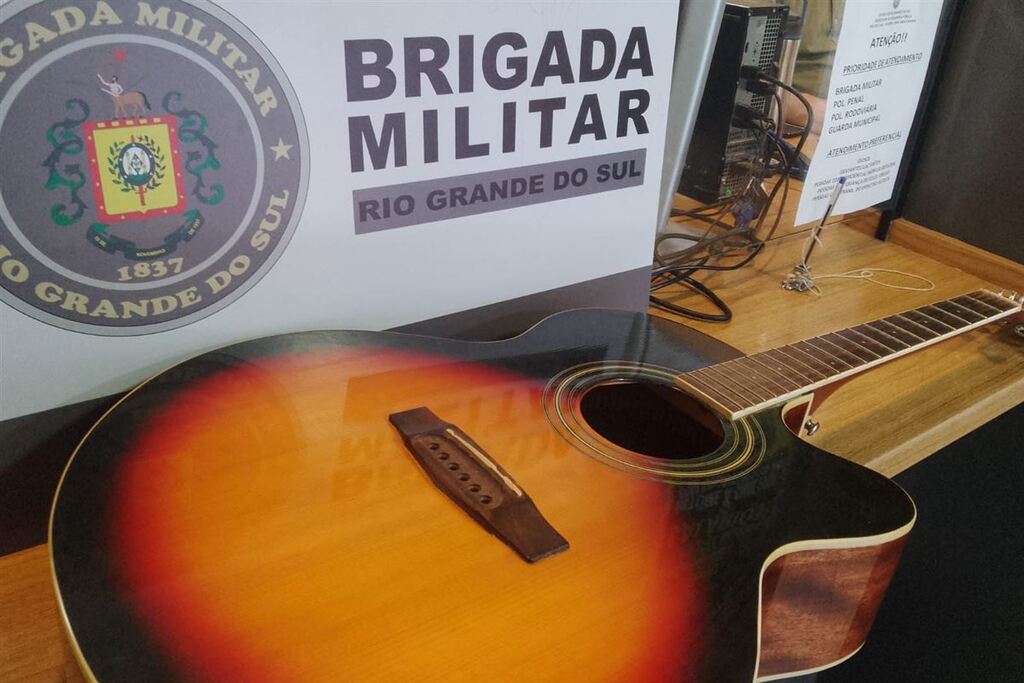 título imagem Jovem é preso por furto de violão em igreja no Centro de Santa Maria