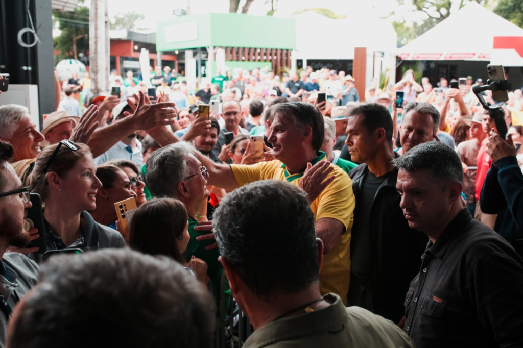 título imagem Bolsonaro visita o Estado e se posiciona frente a investigação da PF: 