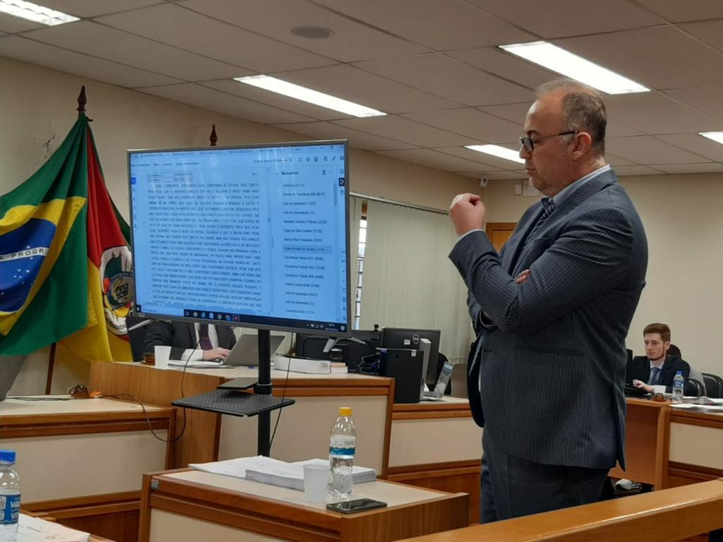 título imagem Homens são condenados por envolvimento em assalto a agências bancárias; pena de dois deles chega a 99 anos de prisão