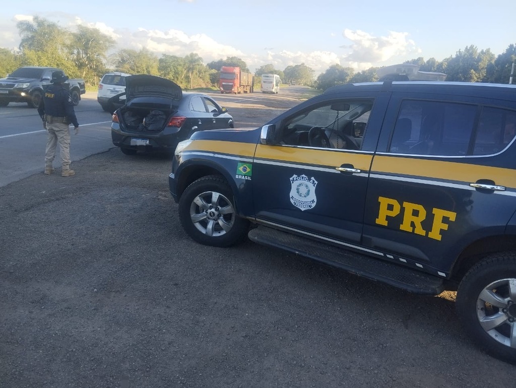título imagem Quatro pessoas são presas pela PRF com quase 300 itens furtados de lojas em Santa Maria