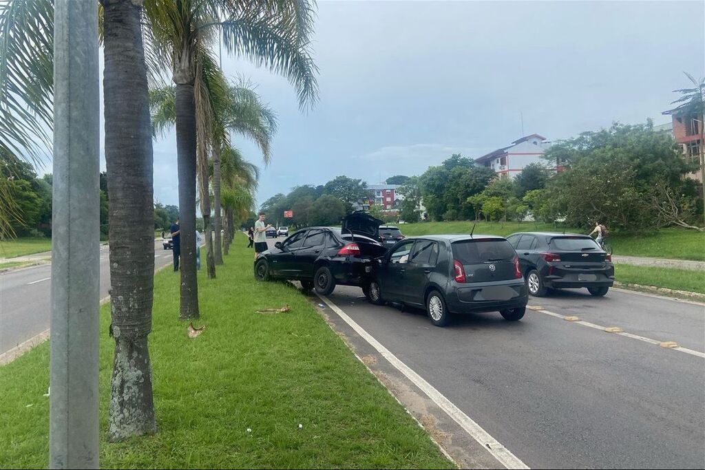 título imagem Avenida Roraima registra três acidentes em poucos minutos na manhã desta sexta
