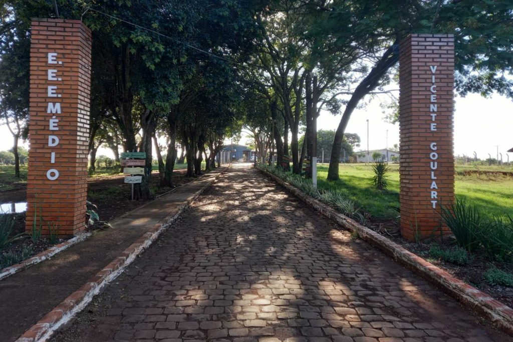Das discussões no Congresso a exemplo na região: escola completa sete meses de proibição do celular em sala de aula