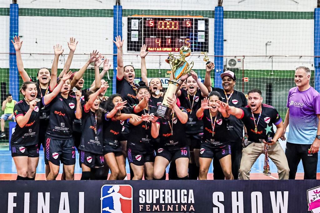 título imagem Real Merengue garante o título da Superliga Feminina de Futsal