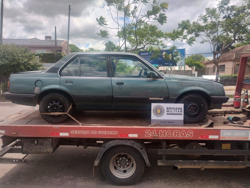 Jovem é detido por receptação de veículo furtado em Santa Maria