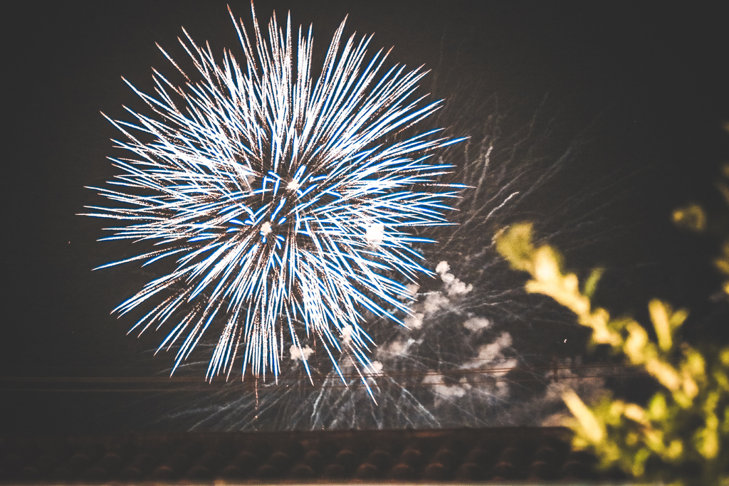 título imagem É proibido soltar fogos de artifício no fim de ano? Entenda como funciona em Santa Maria