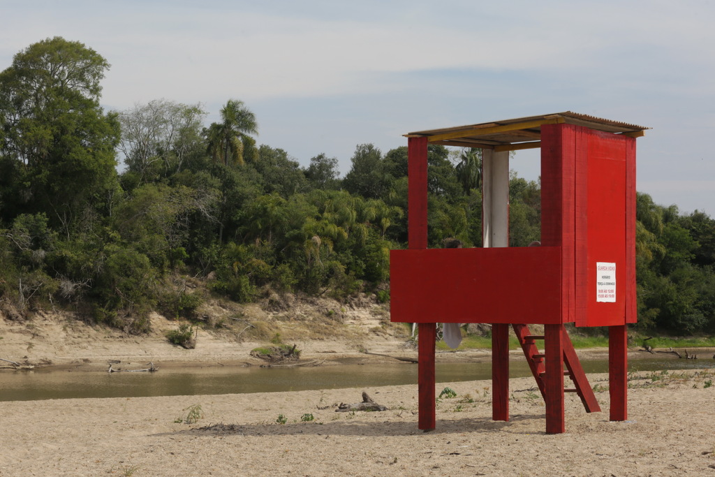 título imagem Bombeiros informam horários das guaritas ativas nos balneários da região para a virada do ano