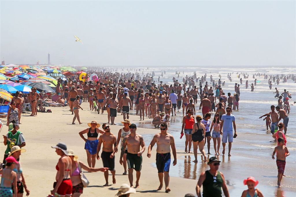 título imagem Chegada do verão gera alerta para exposição ao sol e aumento de casos de câncer de pele