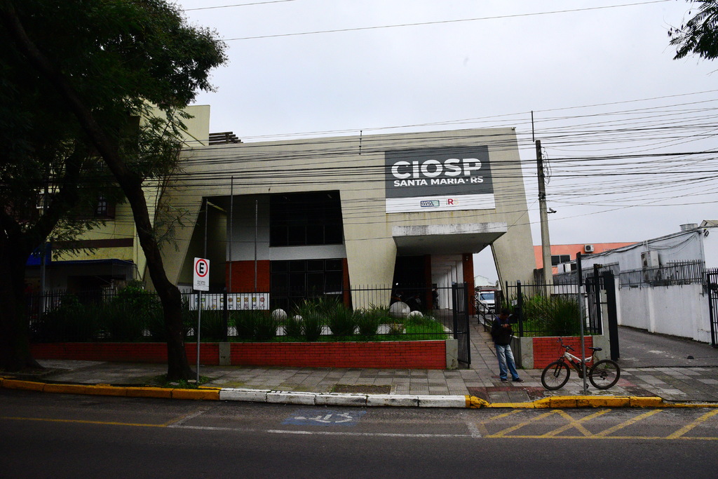 título imagem Mulher é agredida pelo marido em frente aos filhos em Santa Maria