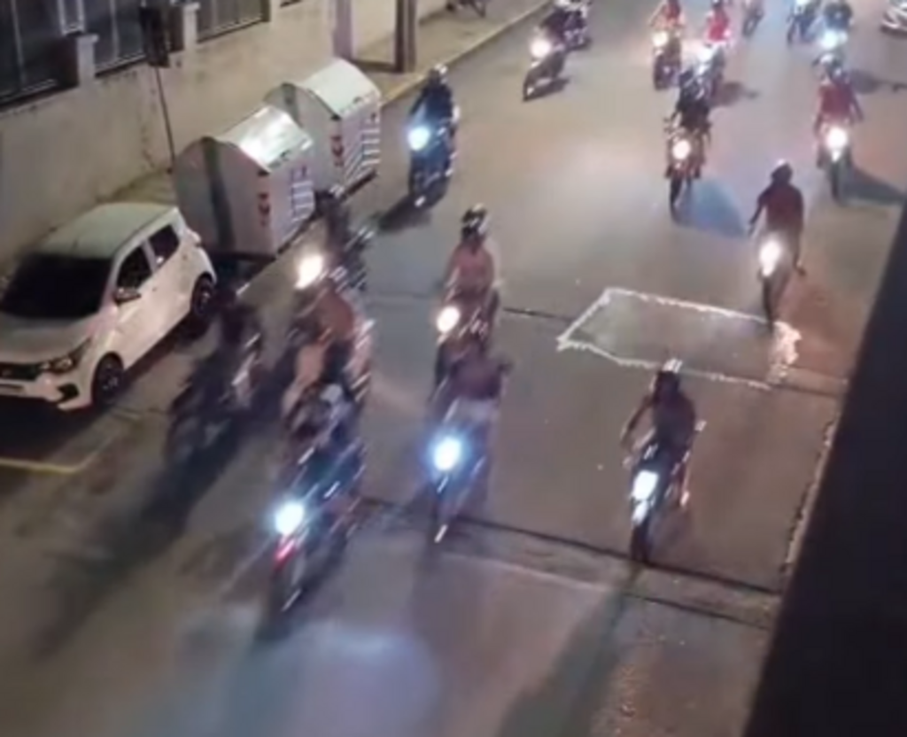  VÍDEO: Dezenas de motocicletas são vistas causando perturbação de sossego em Santa Maria