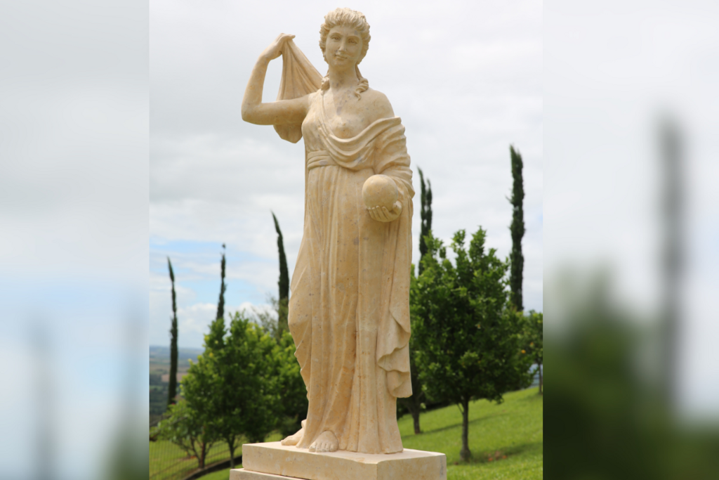 Galeria de imagens: Estátua de Urânia