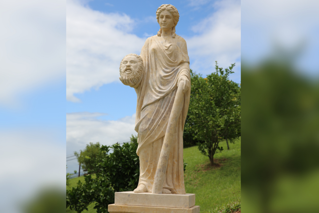 Galeria de imagens: Estátua de Melpomene