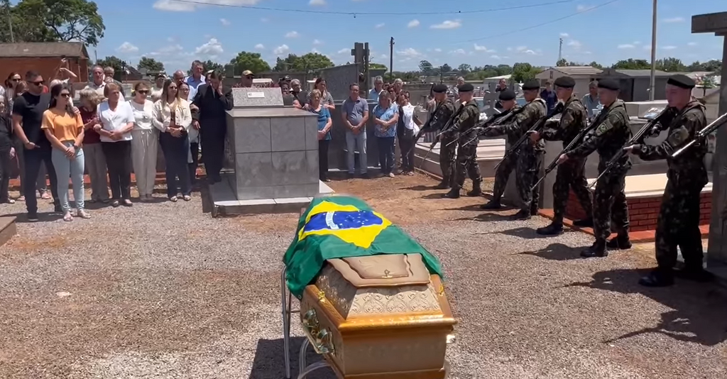 Foto: Exército Brasileiro (divulgação) - Sepultamento do ex-militar foi com honras fúnebres em Júlio de Castilhos