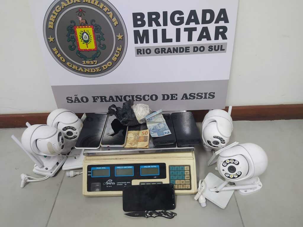 título imagem Três pessoas são presas por tráfico de drogas em São Francisco de Assis