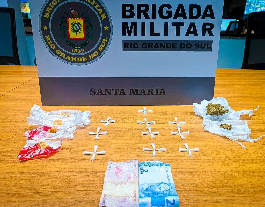 Adolescente é apreendida com crack, maconha e cocaína no Bairro Passo D'Areia em Santa Maria Adolescente é apreendida com crack, maconha e cocaína no Bairro Passo D'Areia em Santa Maria