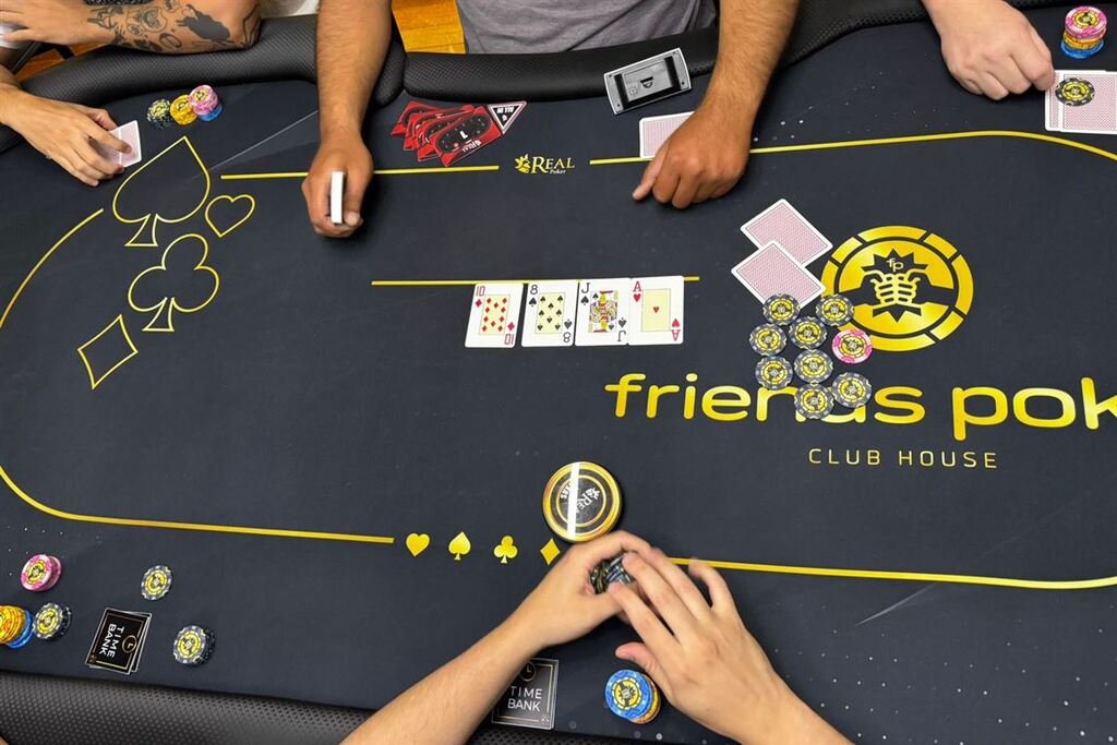 Foto: Jackson Massulini - Friends Poker Club House abre nas segundas, terças e quintas-feiras, a partir das 19h30min, na Rua Conde de Porto Alegre, 1141, no Bairro Fátima