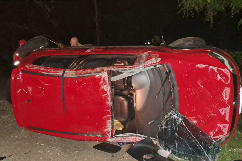 título imagem Veículo capota na RSC-392 em Tupanciretã