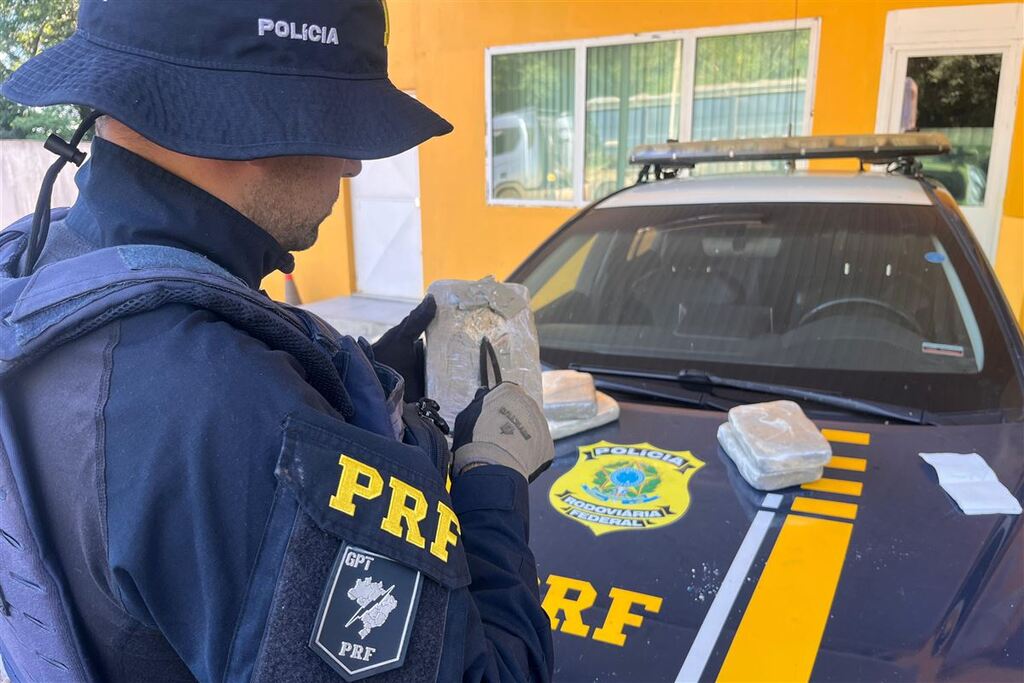 Foto: Polícia Rodoviária Federal - O jovem confessou ter pegado o entorpecente em Santana do Livramento e que o entregaria em Santa Maria