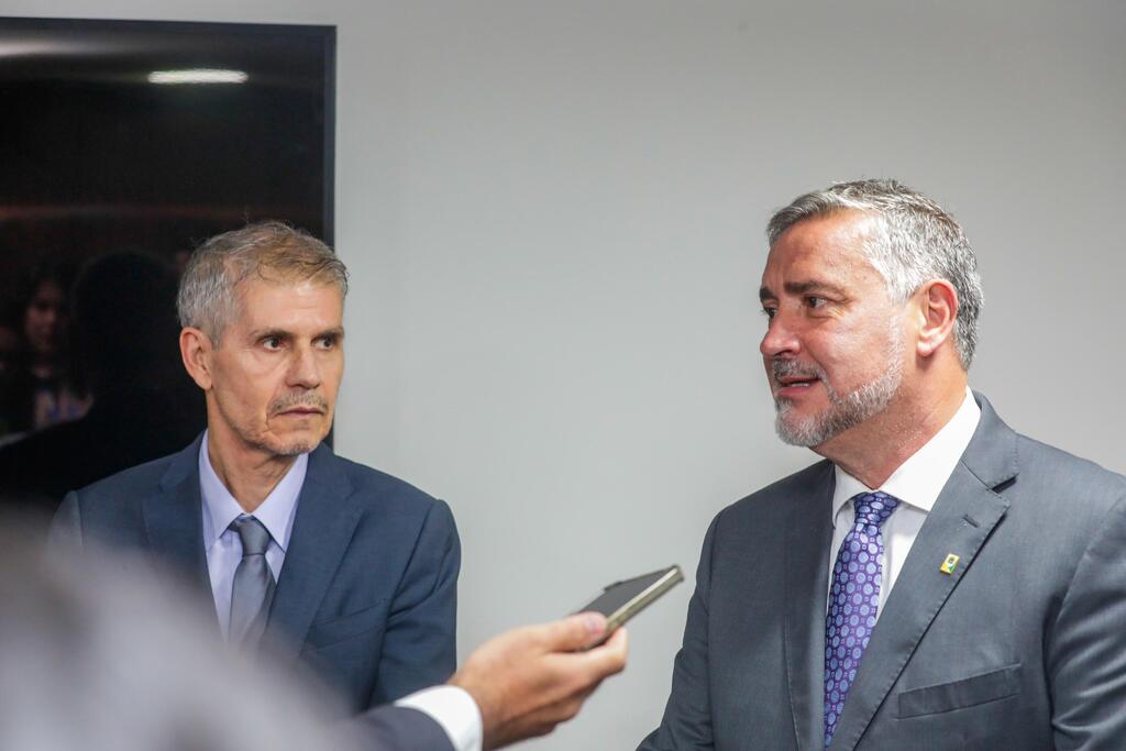 Foto: Lucas Leffa (Secom/PR) - Paulo Pimenta (à dir.) e Sidônio Palmeira durante manifestação à imprensa nesta terça