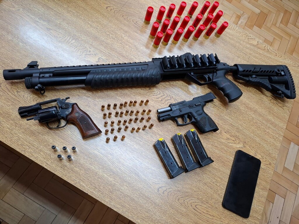 título imagem Deam apreende armas e munições durante ação no Bairro Nossa Senhora de Lourdes em Santa Maria