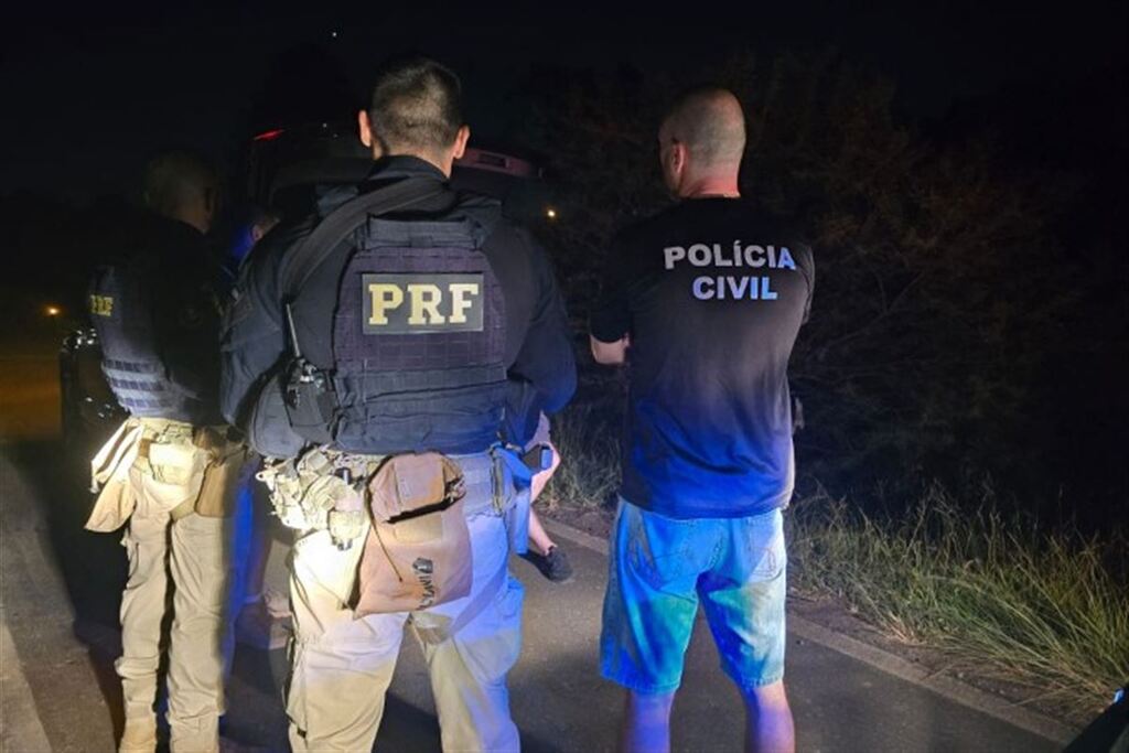 Foto: Polícia Civil - Homem foi abordado pela PRF com apoio da PC em um automóvel na quarta-feira (15)