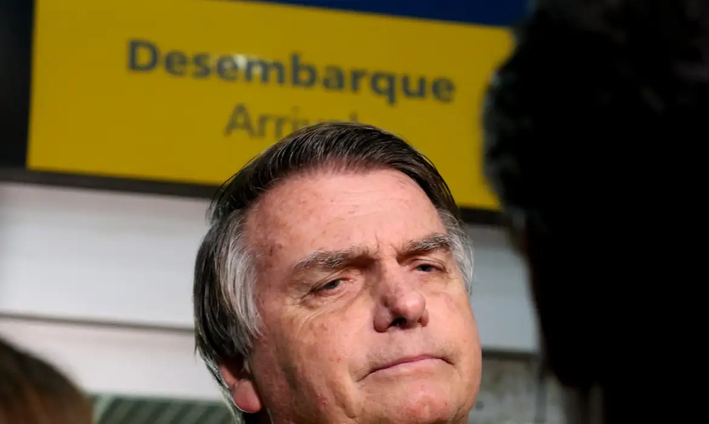 título imagem Alexandre de Moraes nega devolver passaporte de Bolsonaro e cita possível fuga do ex-presidente