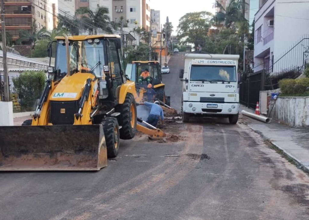 título imagem Cano de água se rompe no Bairro Nossa Senhora de Lourdes e fornecimento de água deve ser restabelecido na noite desta sexta, informa Corsan