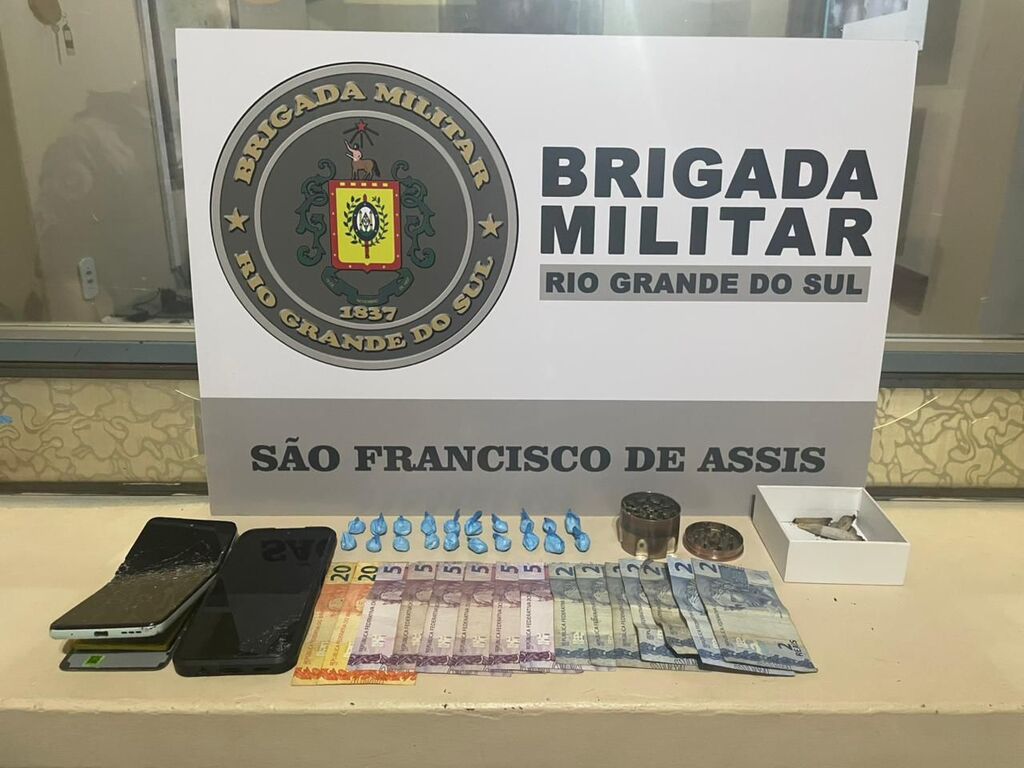 título imagem Casal é preso por tráfico de drogas em São Francisco de Assis