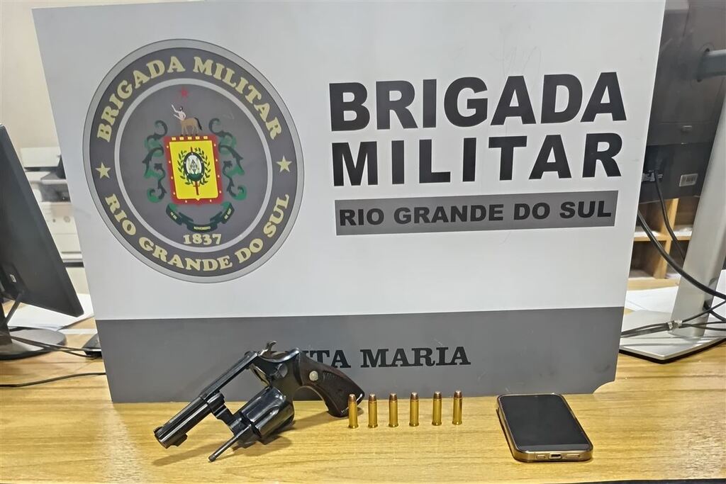Homem é preso com revólver após briga  próximo a casa noturna em Santa Maria
