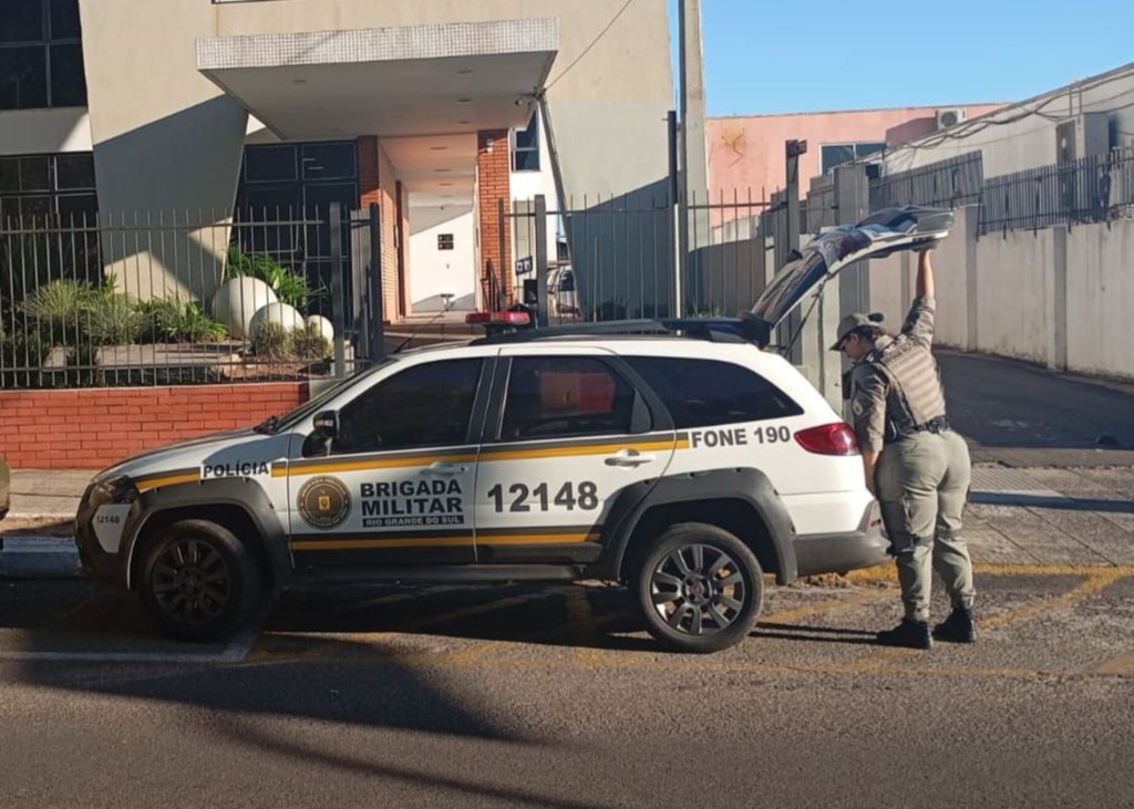 título imagem Jovem é preso após descumprir medidas protetivas contra a avó em Santa Maria