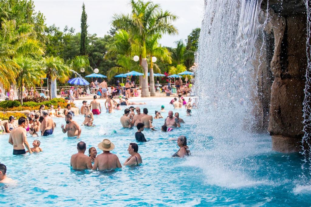 Santa Maria registra maior temperatura do ano neste domingo e calorão lota piscinas