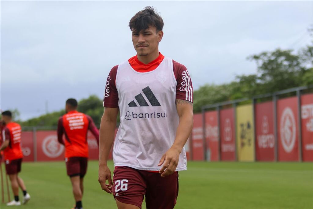 título imagem Inter anuncia compra definitiva do lateral-esquerdo Bernabei