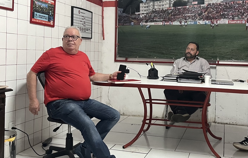 Foto: Antonio Oliveira - José Alípio Marques de Oliveira, à esquerda, e Pedro Della Pasqua, à direita, estiveram presentes