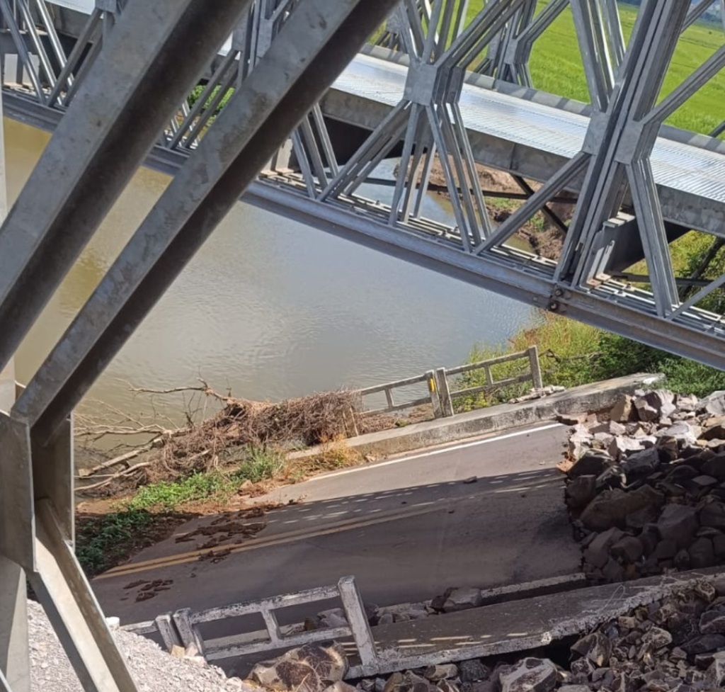 Vereador faz denúncia ao MP sobre possíveis danos ambientais provocados por ponte caída na RSC-287