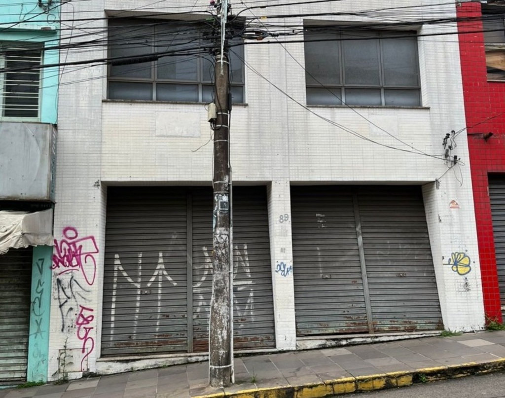 título imagem Vendido um dos prédios que foi sede de órgão público no centro de Santa Maria; outro, com valor milionário, não teve interessados