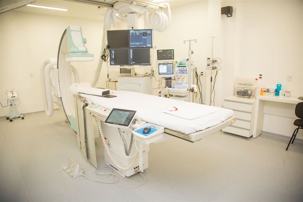  - O serviço de hemodinâmica possibilitará diagnóstico e tratamento de doenças cardiovasculares, incluindo procedimentos como angioplastias, cateterismo e intervenções minimamente invasivas
