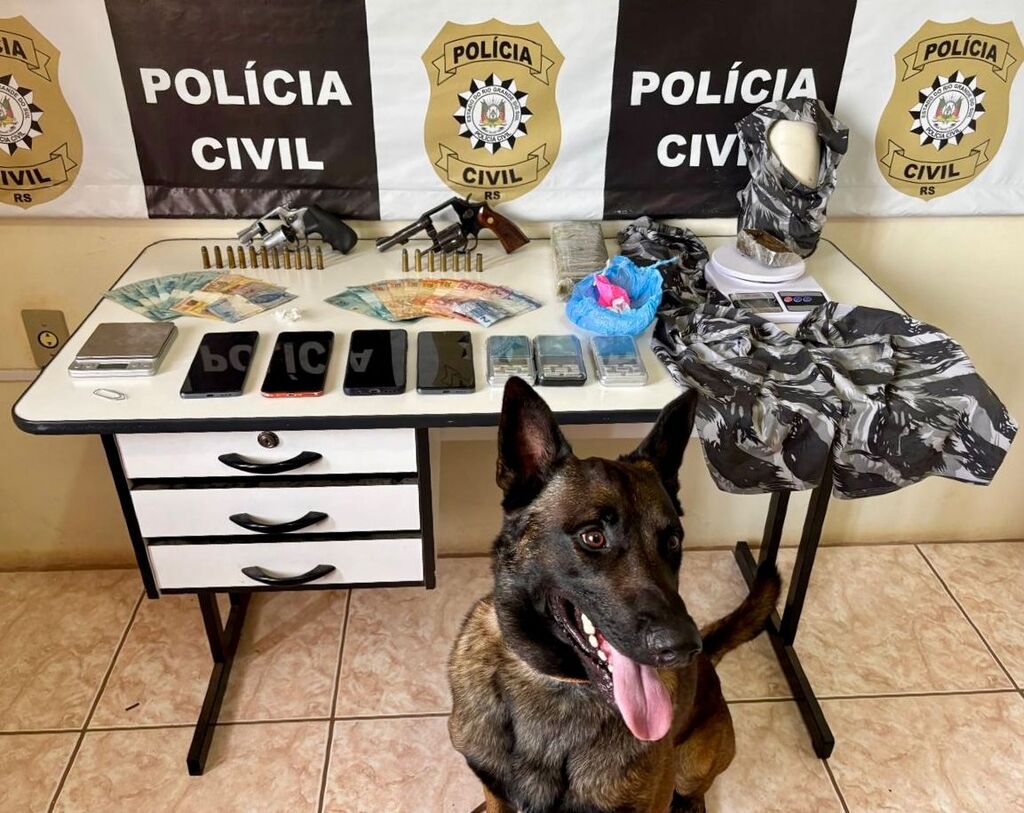Três pessoas são presas por tráfico de drogas e porte ilegal de arma em cidade da região