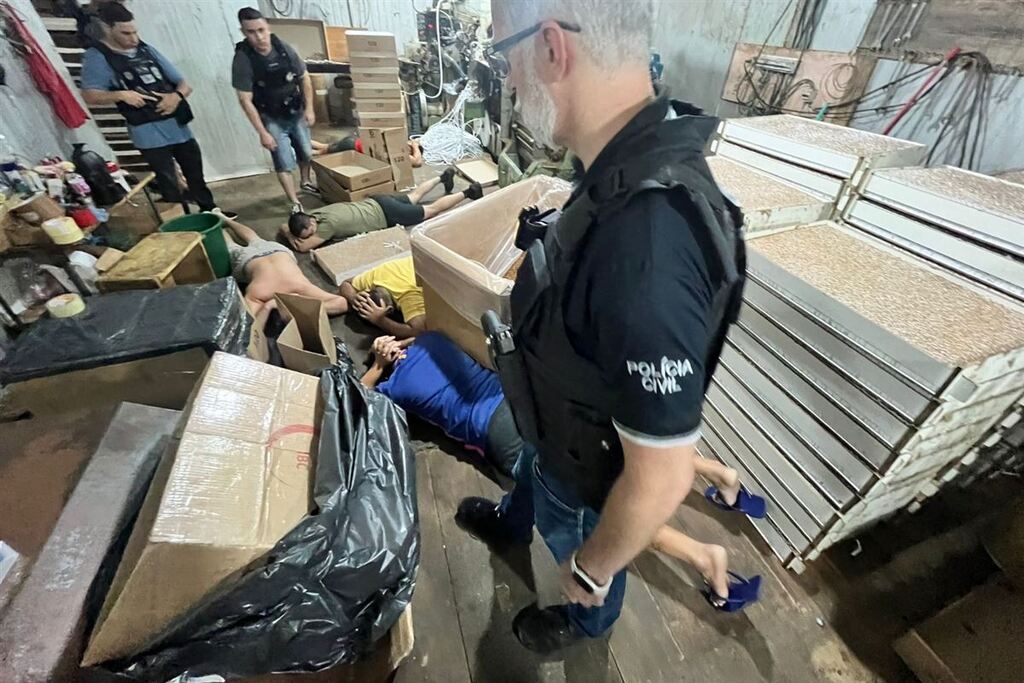 título imagem Justiça mantém presos envolvidos em operação contra fábrica clandestina de cigarros em Agudo