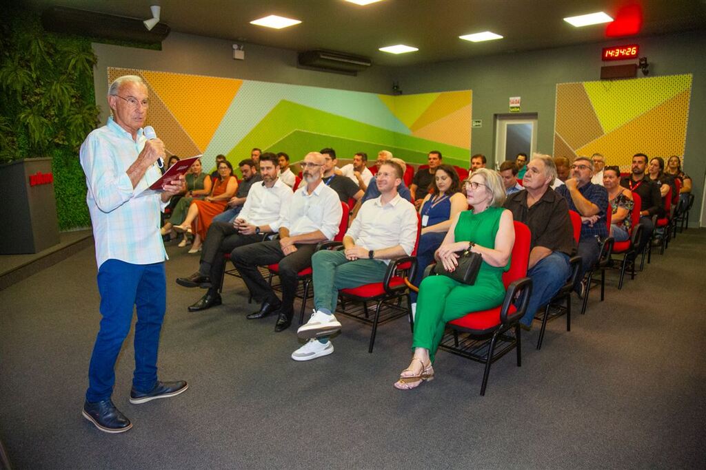 título imagem Evento debate projetos de irrigação e planejamento para amenizar perdas da seca na região
