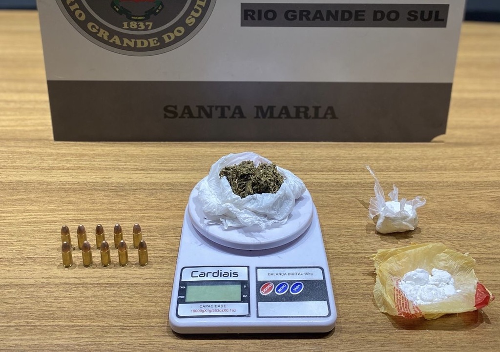 Jovem é preso com drogas e munições no Bairro Pinheiro Machado em Santa Maria