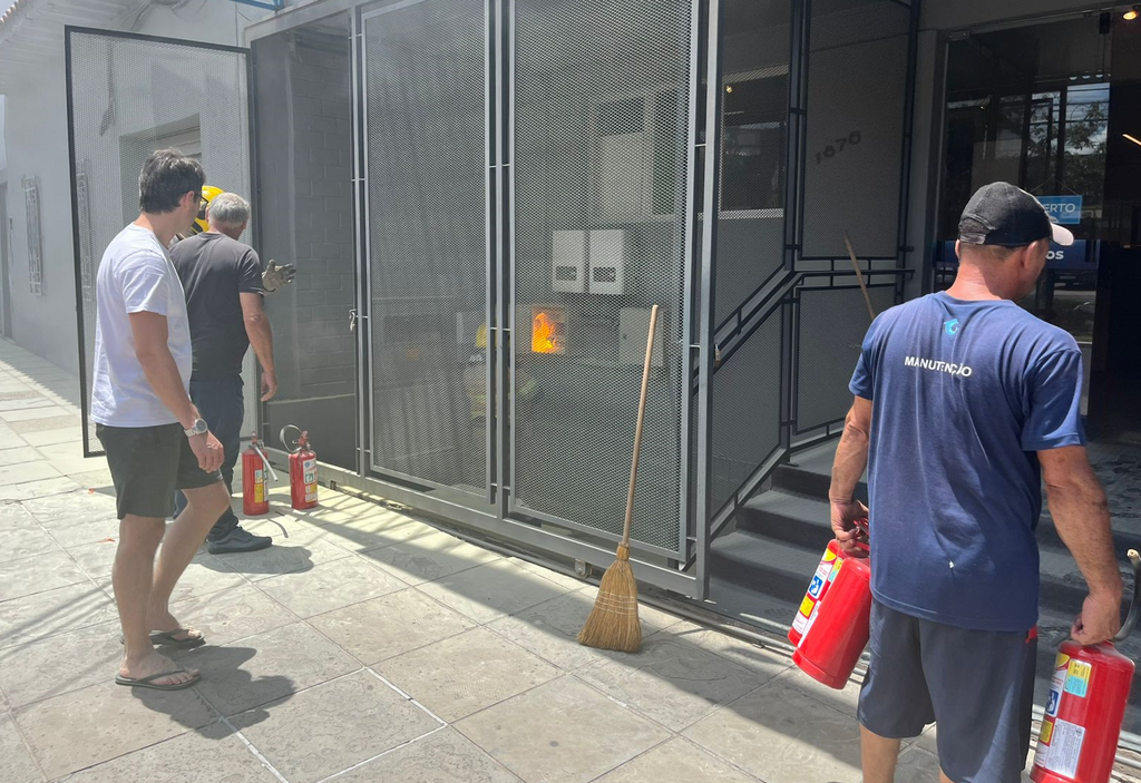 Princípio de incêndio mobiliza bombeiros e assusta frequentadores de academia em Santa Maria