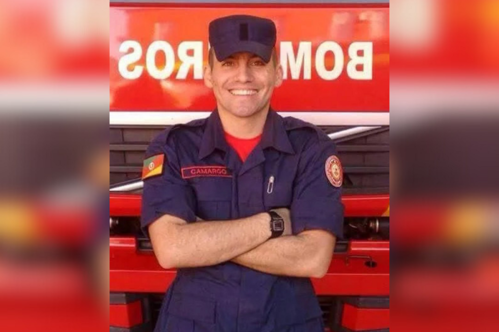 Amigos e colegas organizam vaquinhas para ajudar esposa e filhos de bombeiro santa-mariense morto em acidente na Rota do Sol; veja como ajudar Amigos e colegas organizam vaquinhas para ajudar esposa e filhos de bombeiro santa-mariense morto em acidente na Rota do Sol; veja como ajudar