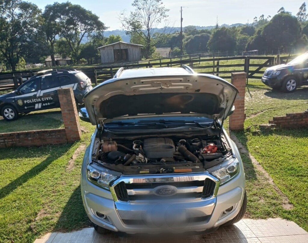 título imagem Polícia Civil investiga quadrilha que rouba caminhonetes de luxo no Estado, adultera placas e revende a preços mais baixos