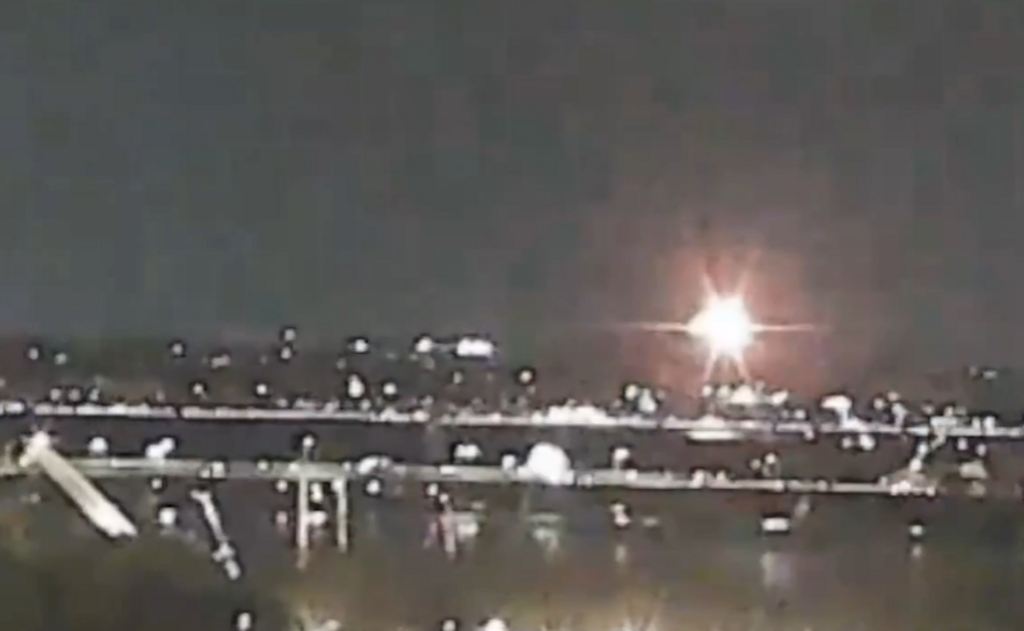 Reprodução - Voo da American Airlines levava grupo de patinação arística.