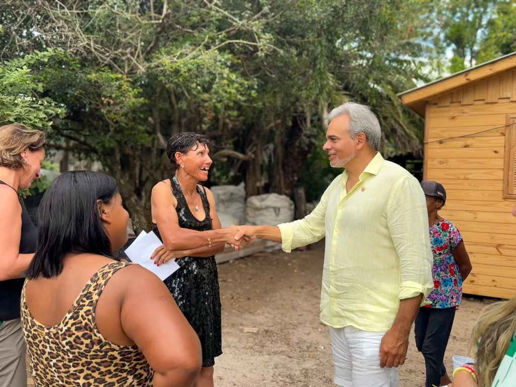Conhecida recicladora de Santa Maria ganha casa de construtora da cidade