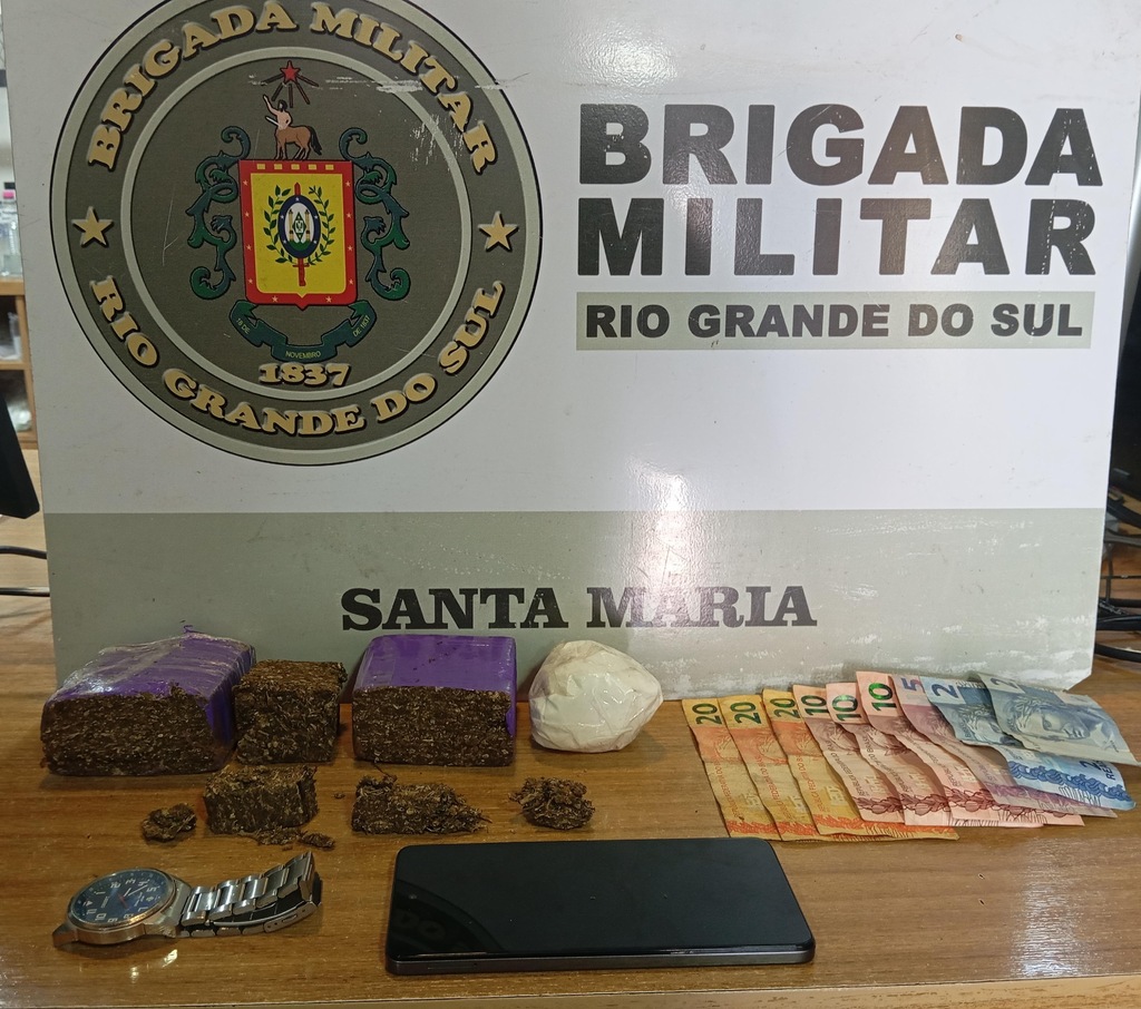 título imagem Jovem é preso pela Brigada Militar antes de arremessar drogas para dentro de presídio em Santa Maria