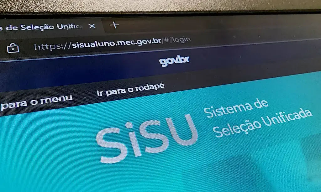 Foto: Rafa Neddermeyer (Agência Brasil) - Estudantes devem conhecer procedimentos de matrículas nas instituições.