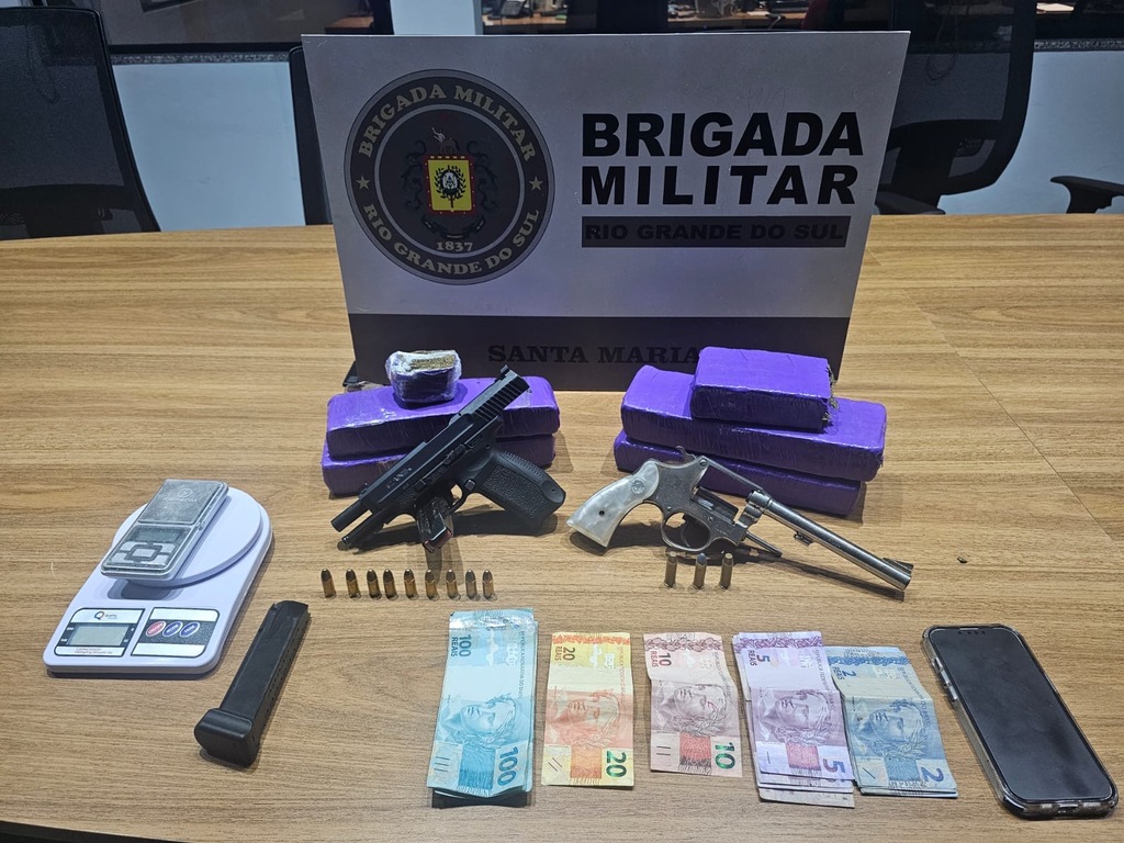 título imagem Foragido é preso enquanto fazia tele-entrega de drogas em Santa Maria