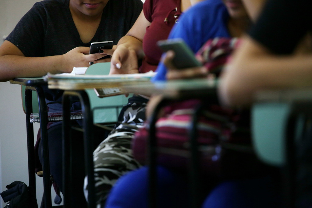 MEC divulga guias para orientar uso de celulares em sala de aula; veja como acessar MEC divulga guias para orientar uso de celulares em sala de aula; veja como acessar