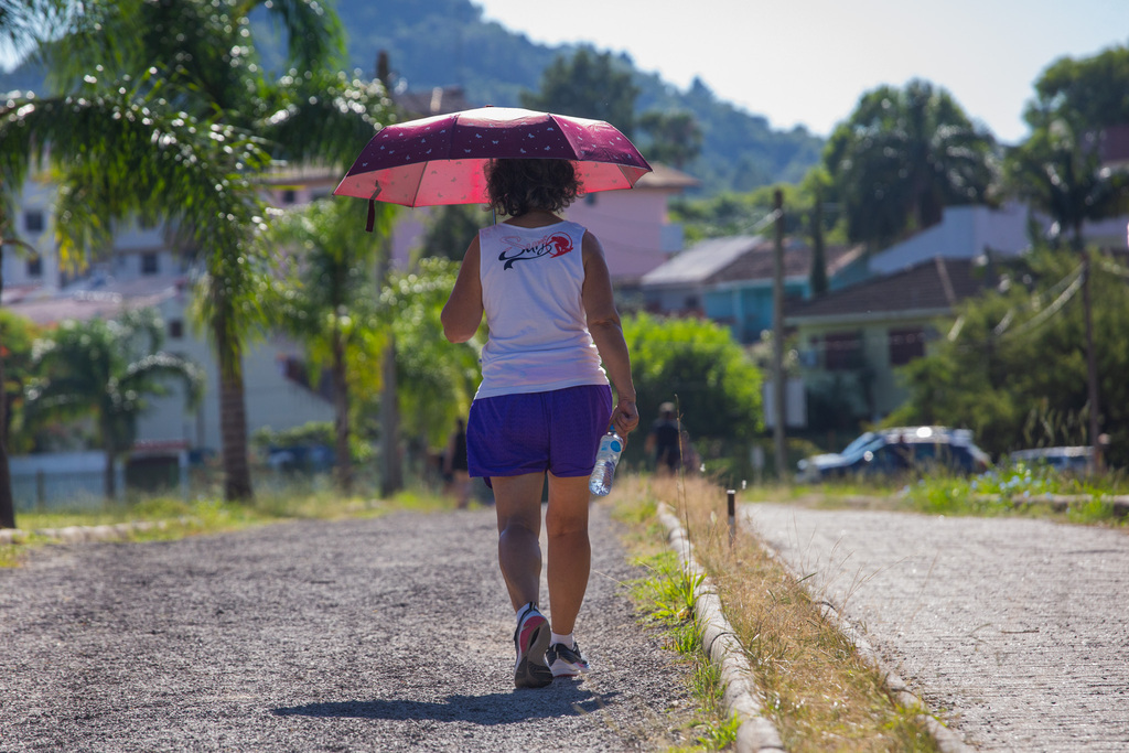 título imagem Onda de calor chega ao centro do Estado, e Santa Maria pode atingir a maior temperatura dos últimos dois anos