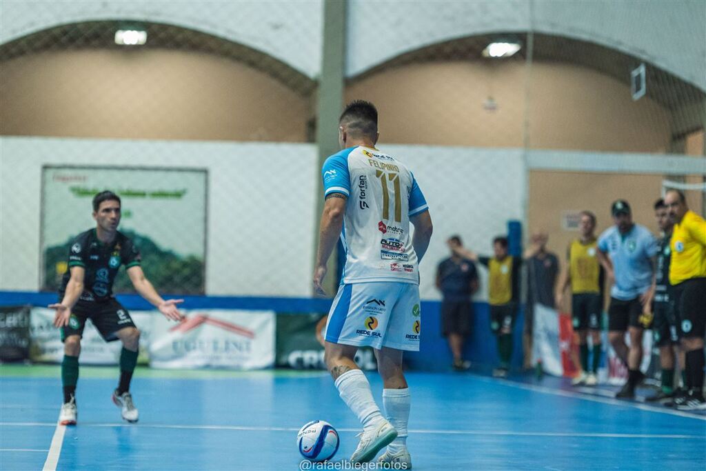 Foto: Rafael Bieger - Valência, de uniforme branco, representa Santa Maria na competição realizada em Jaguari